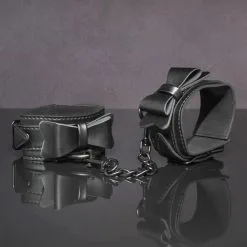 Sportsheets Menottes Nœud Papillon Sincerely -Sextoy Soldes menottes noeud papillon sincerely 03