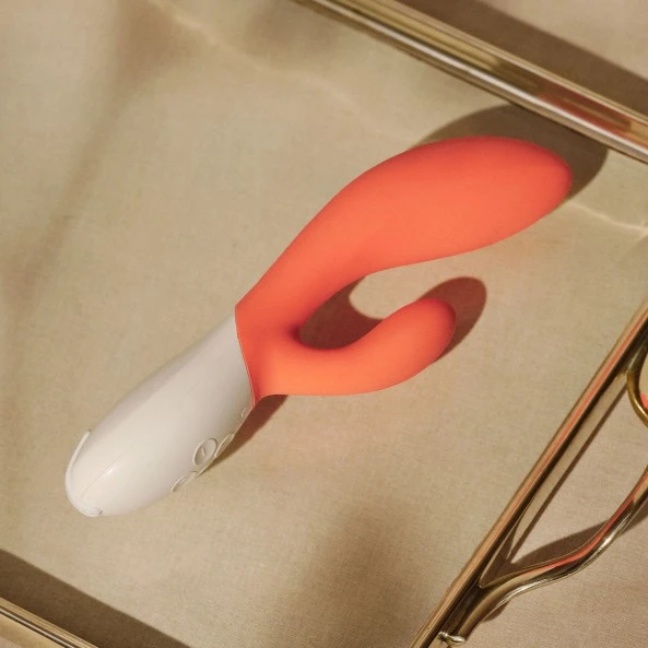 LELO Vibromasseur Rabbit Ina 3 8 LELO Vibromasseur Rabbit Ina 3 – Image 8
